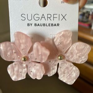Flower earring, light pink color